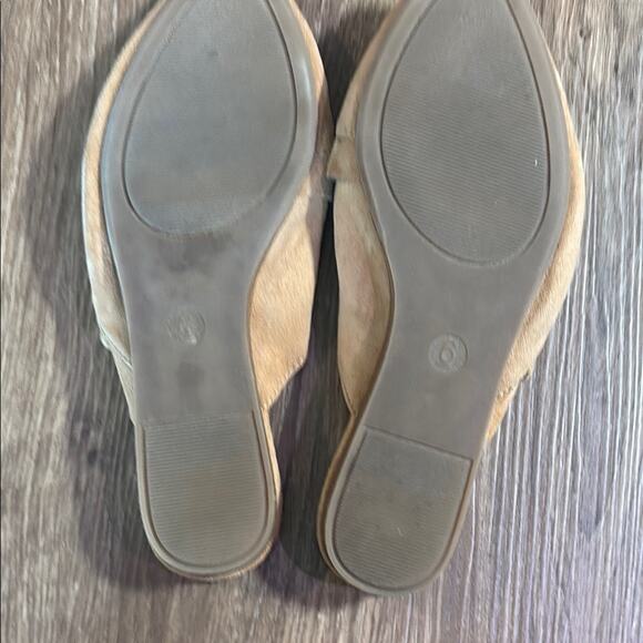 Universal Thread women’s Tan Mules Slip-On beige camel flats 6 suede work chic - Picture 4 of 6